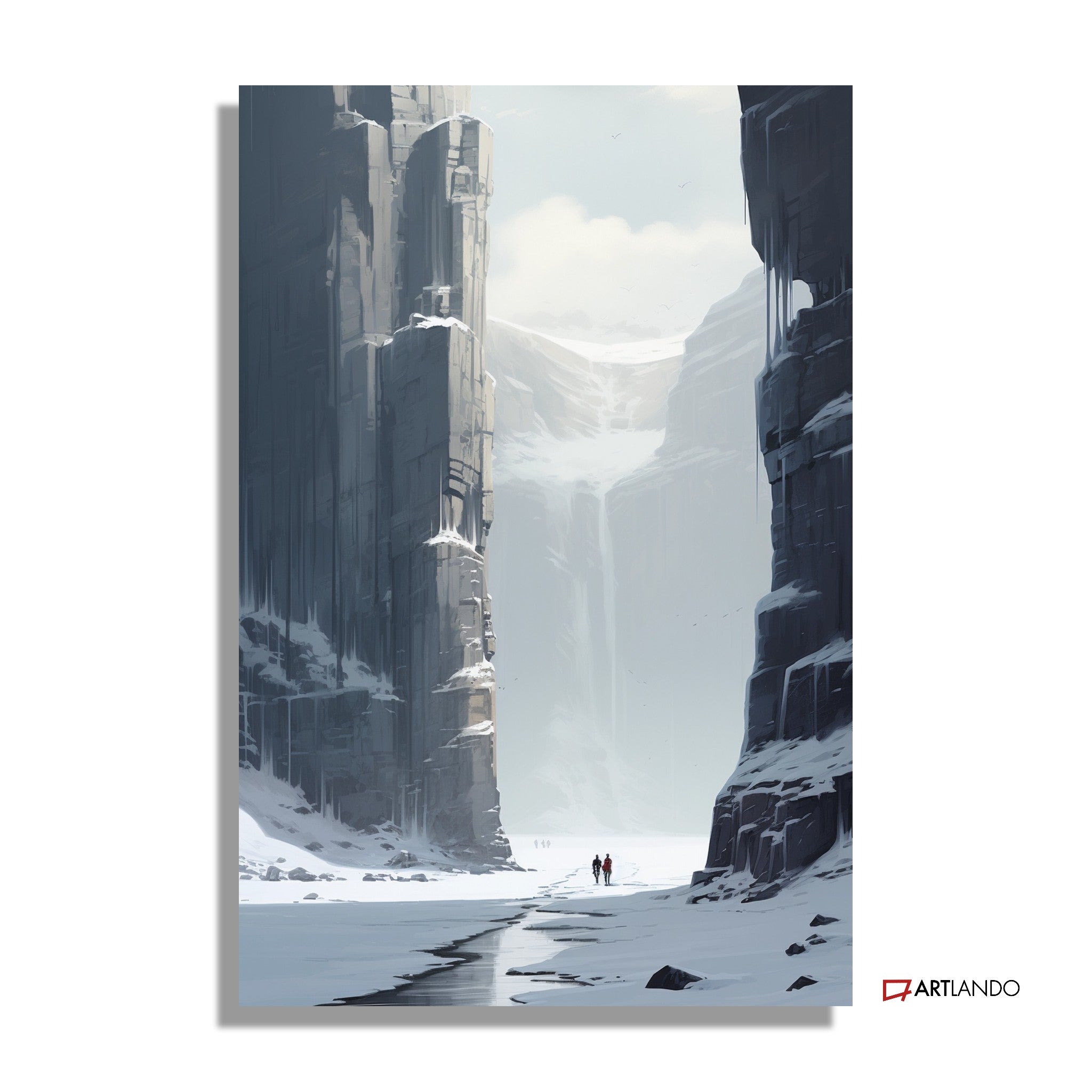 Zwei Menschen wandern durch tiefes verschneites Tal