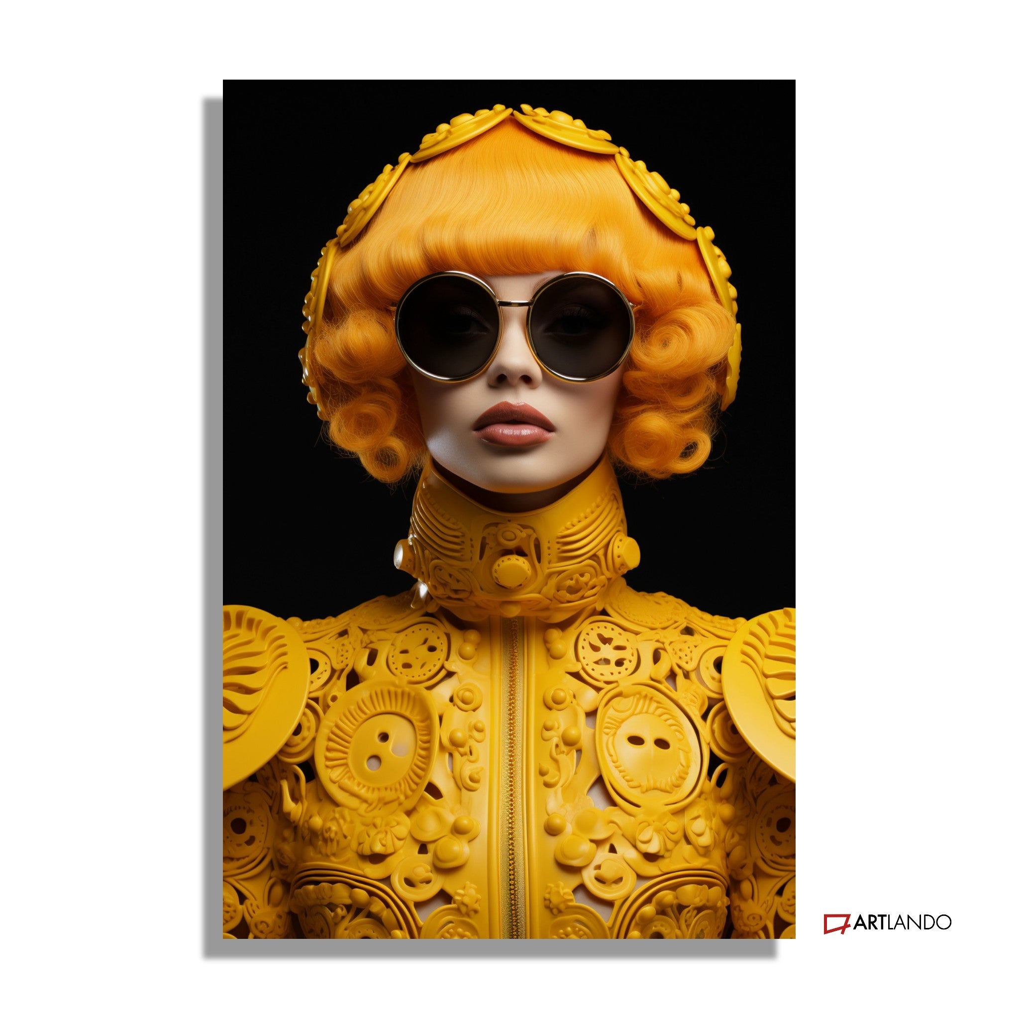 Frau in grellem gelben Kostüm mit Sonnenbrille - Portrait Art