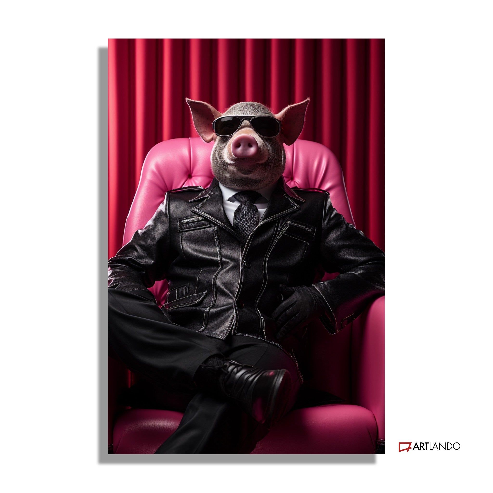 Schwein mit Sonnenbrille und Anzug sitzt in pinkem Ledersessel