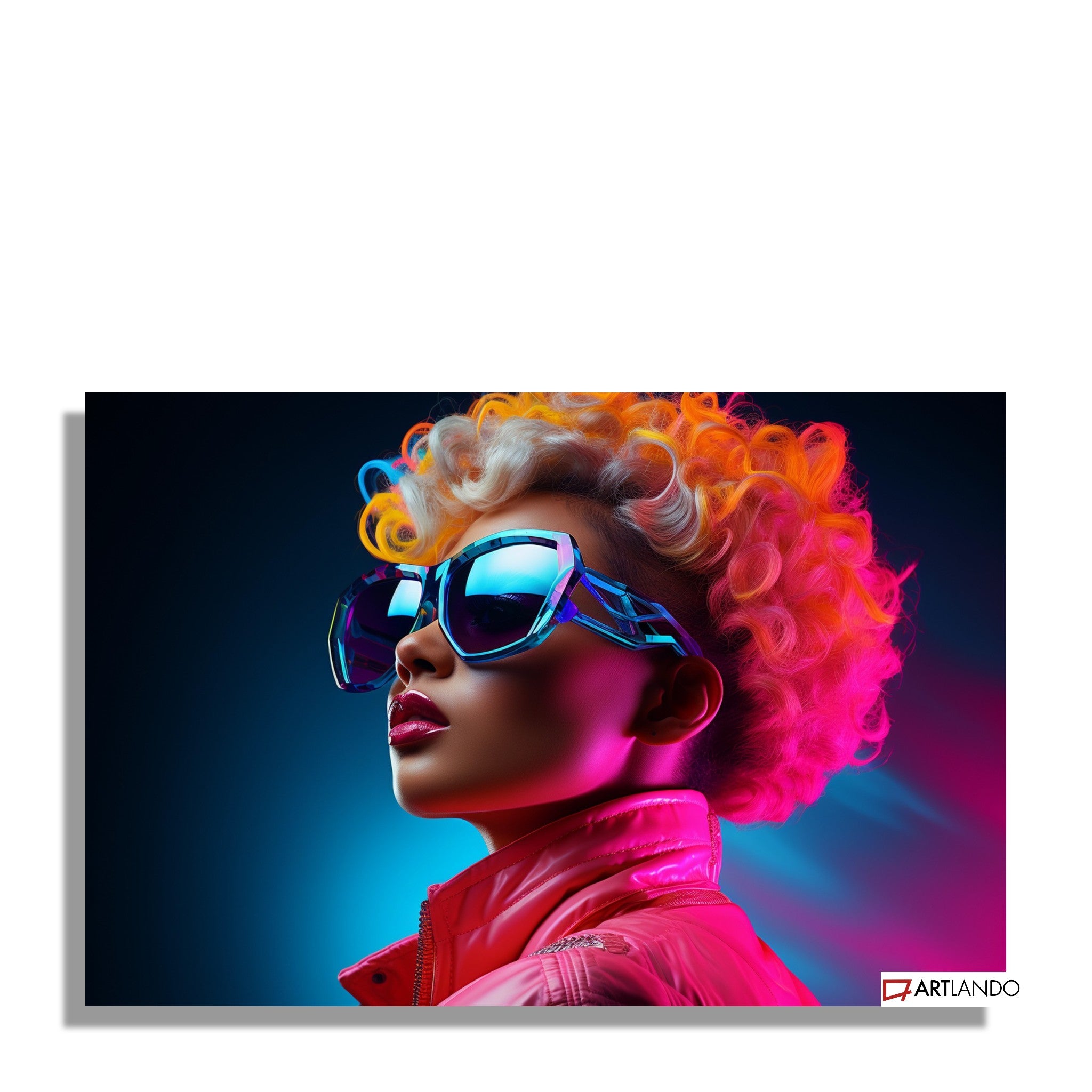 Frau mit Neon-Sonnenbrille im Retro Stil vor buntem Hintergrund - Portrait Art